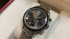 オメガ　スピードマスター デイト　323.30.40.40.06.001